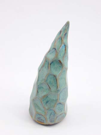engobe_faceted_horn